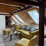 Rebenblick Dachsuite In Historischem Gebaeude Aus 1840 Apartamento Ruppertsberg